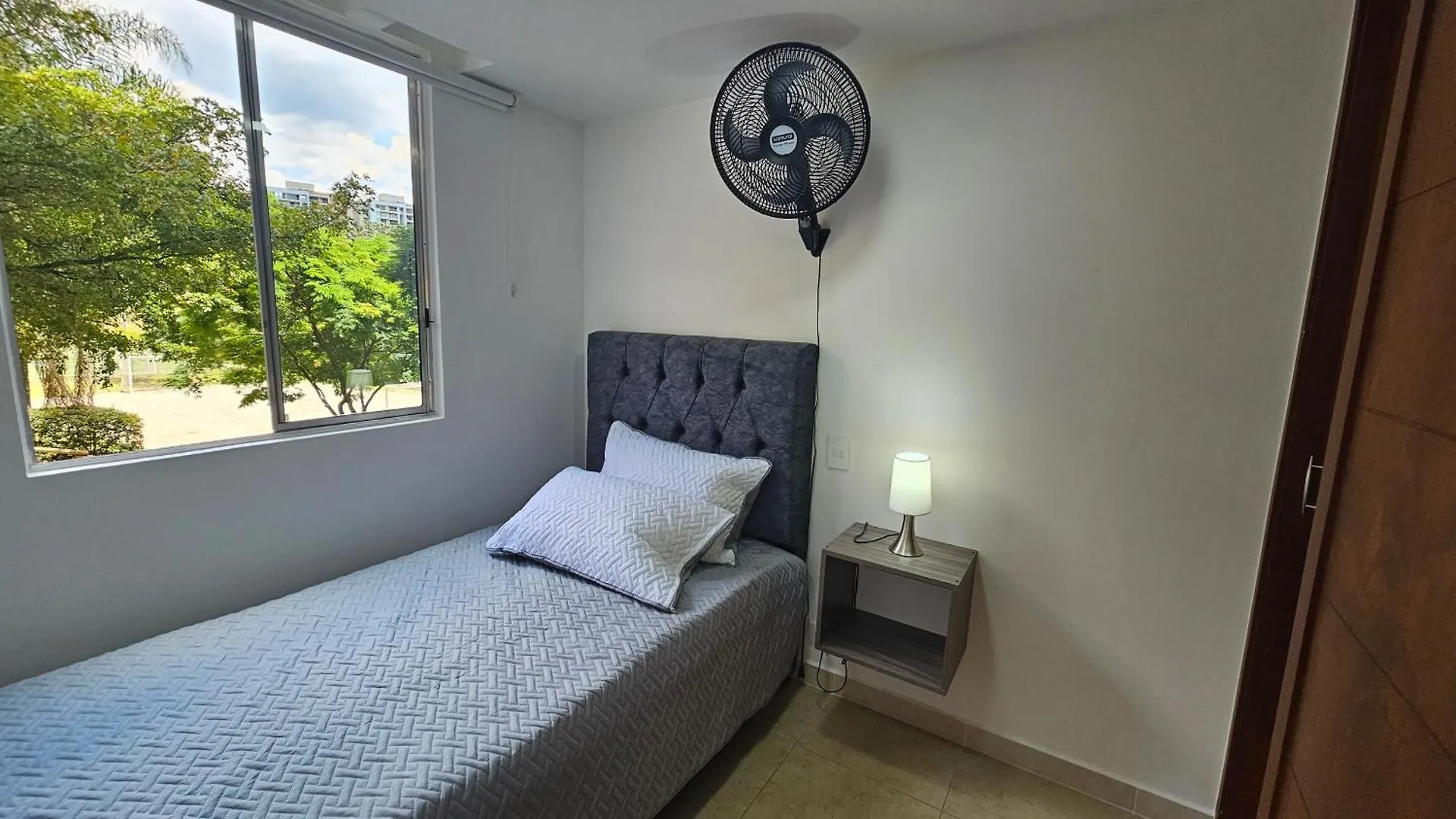 Apartamento Full En Medellin, Loma De Los Bernal, Reservas Con Dcto Solo Por Pc No Por Movil